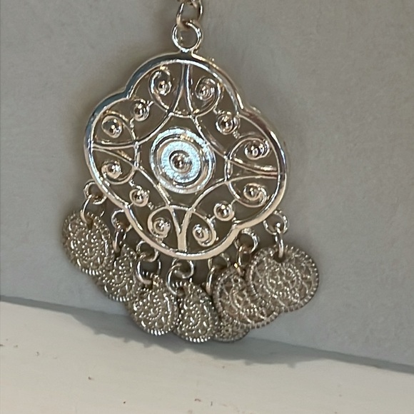 31” gold tone Infinity chain necklace 2” open scrollwork pendant w/8 medallions - Picture 5 of 14